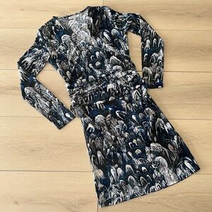 Jennifer Lopez - body con size M dress with side ruching